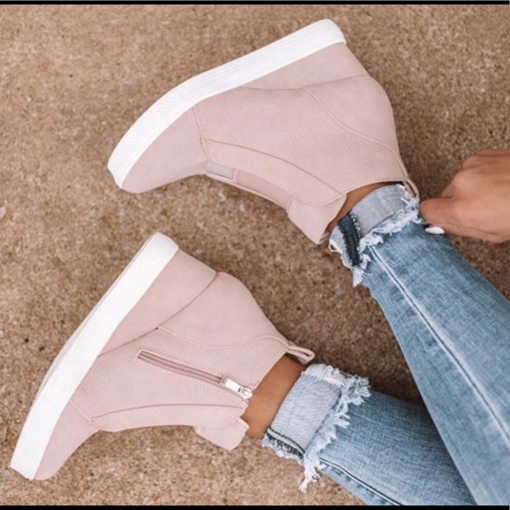 ⭕️SOLD⭕️LAST BLUSH WEDGE SNEAKERS SIZE 8.5 NIB - Picture 1 of 7